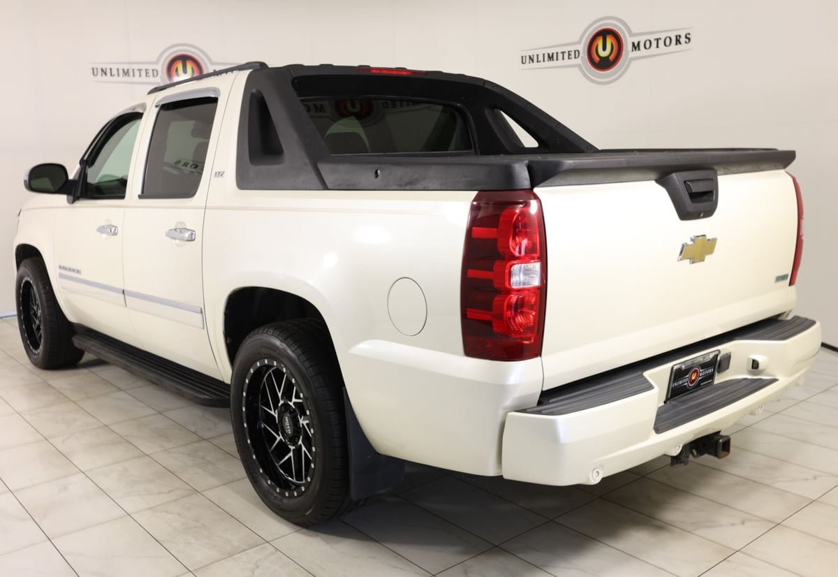 Used 2011 Chevrolet Avalanche LTZ AWD/4WD image 3