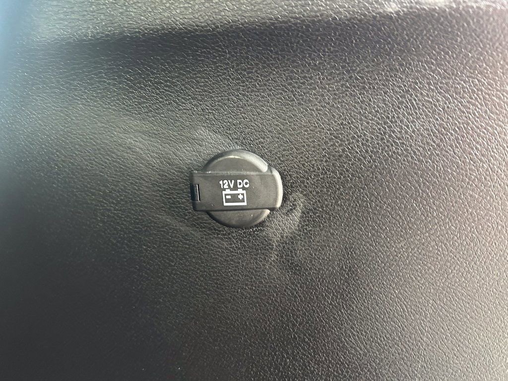 Used 2025 Chrysler Pacifica Select image 16