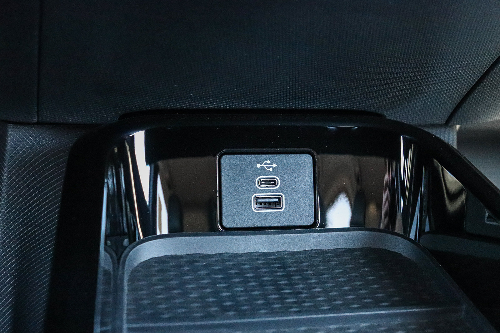 New 2026 Ford Mustang Mach-E Select RWD image 26