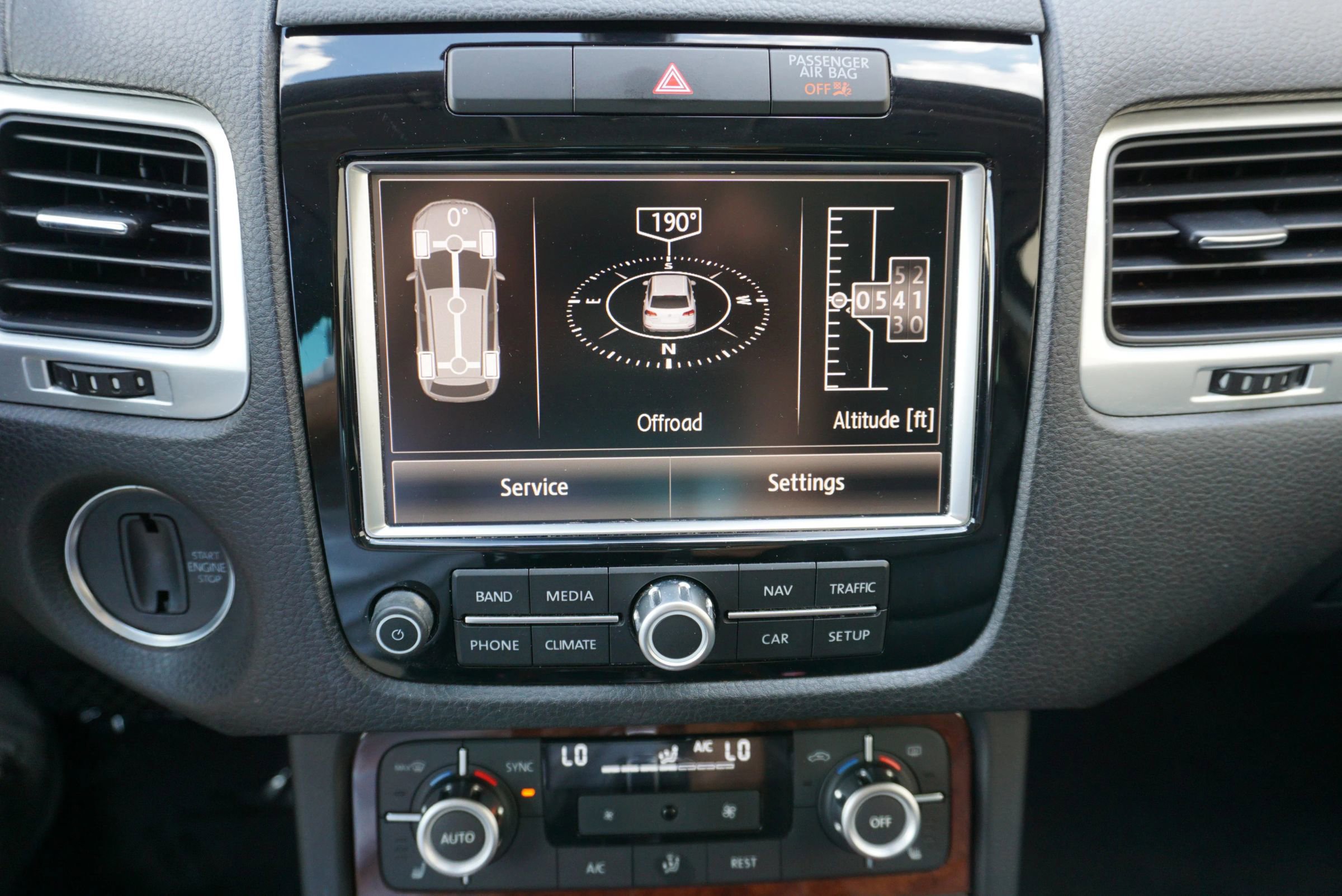 Used 2014 Volkswagen Touareg Sport image 29