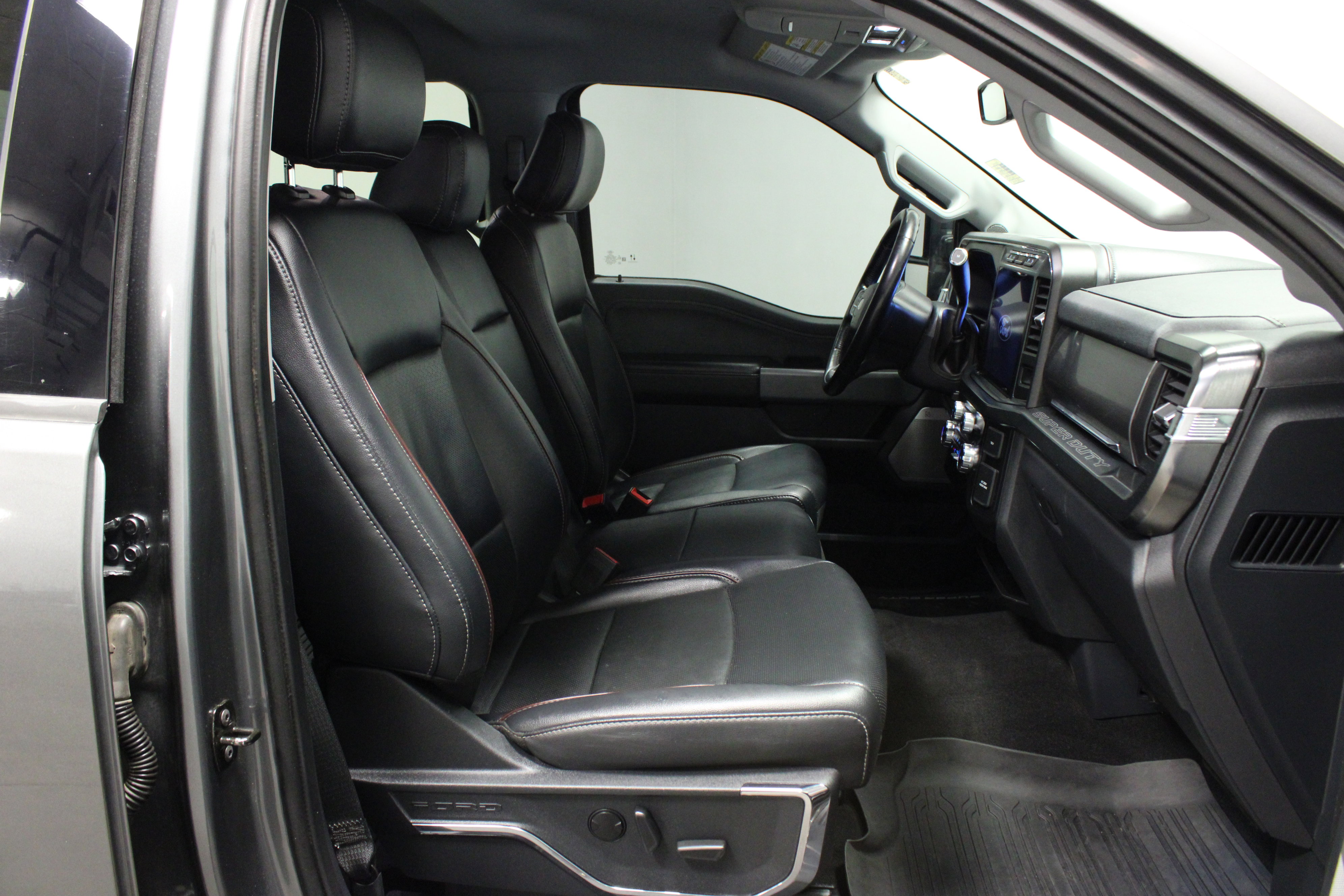 Used 2024 Ford F250 Lariat w/ FX4 Off-Road Package image 17