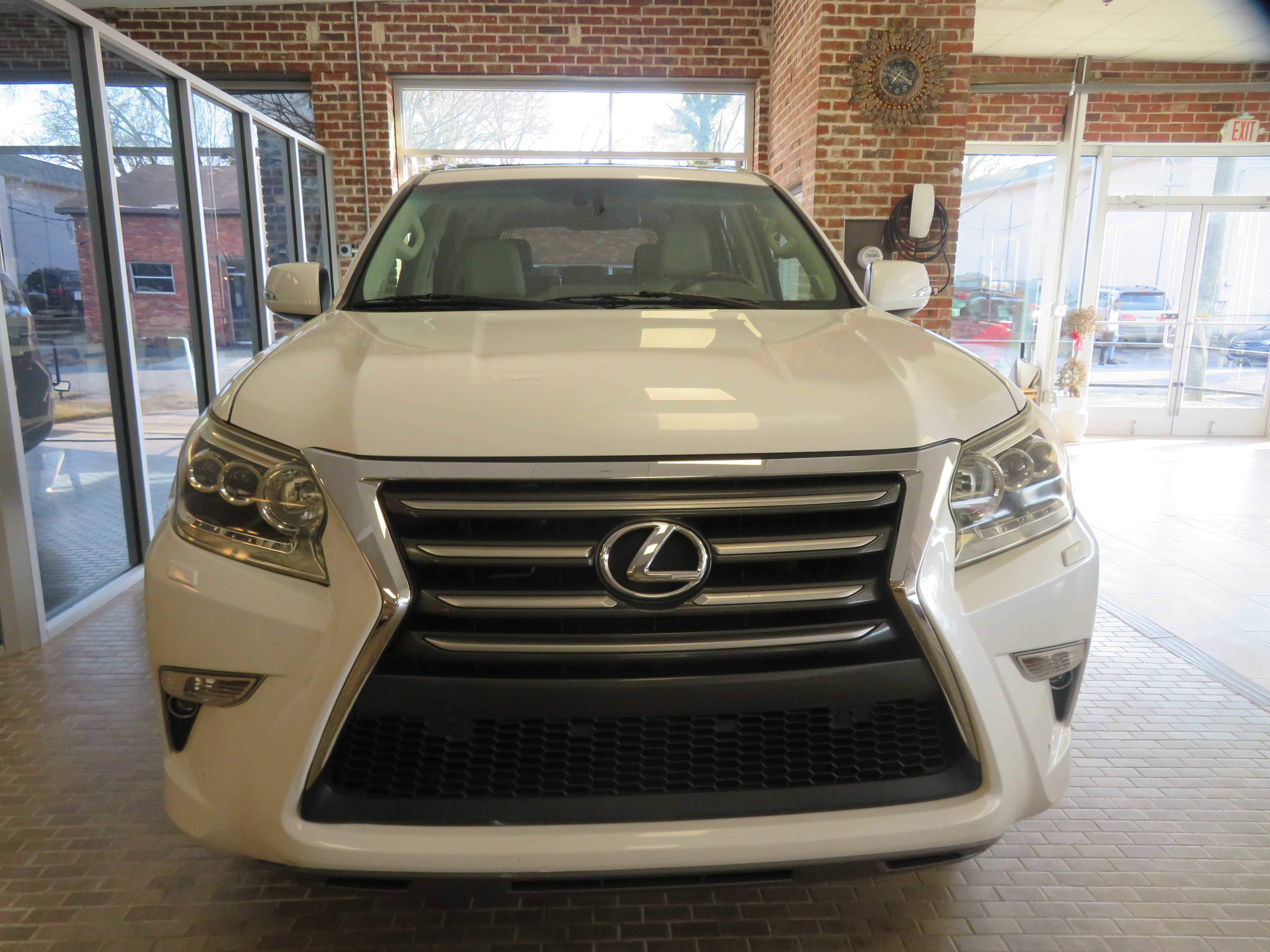 Used 2014 Lexus GX 460 w/ Premium Package image 2