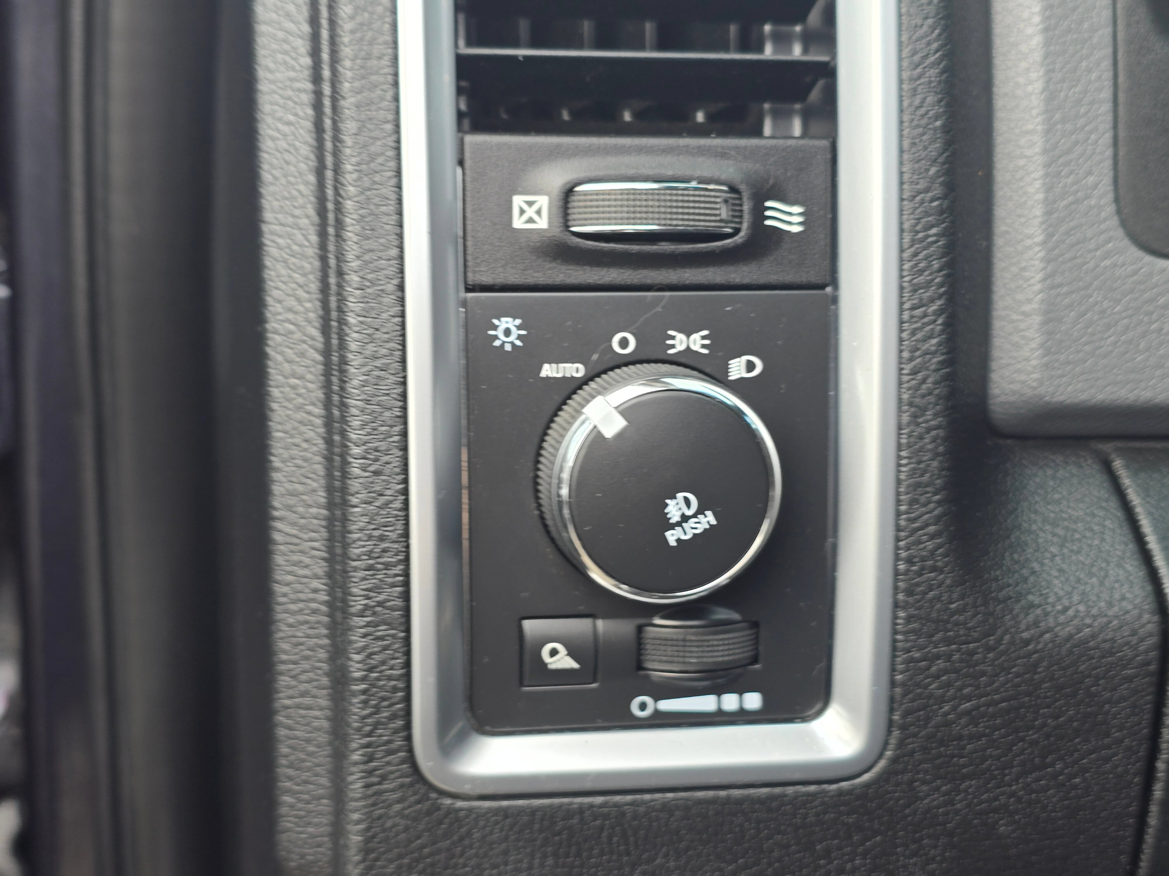 Used 2015 RAM 1500 Big Horn AWD/4WD image 25