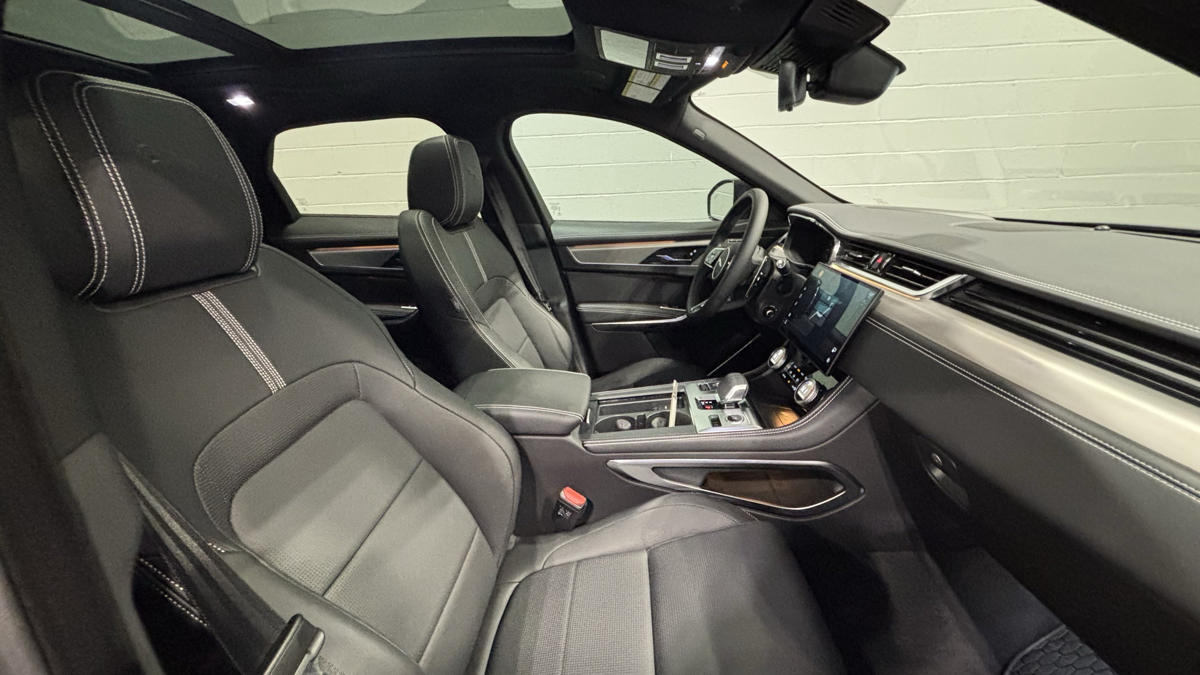 New 2026 Jaguar F-PACE R-Dynamic S AWD/4WD image 14