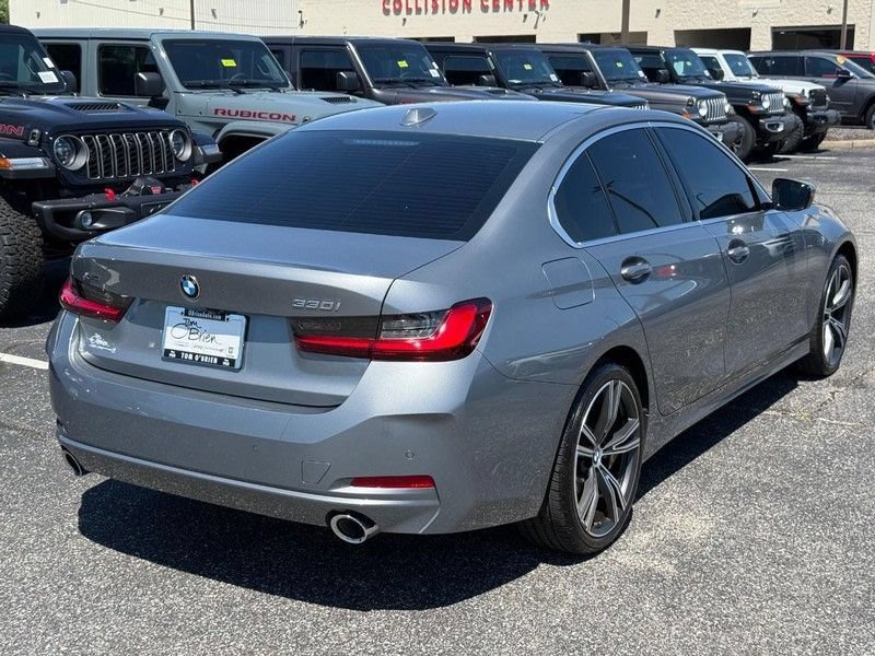 Used 2024 BMW 330i xDrive Sedan w/ Premium Package AWD/4WD image 3