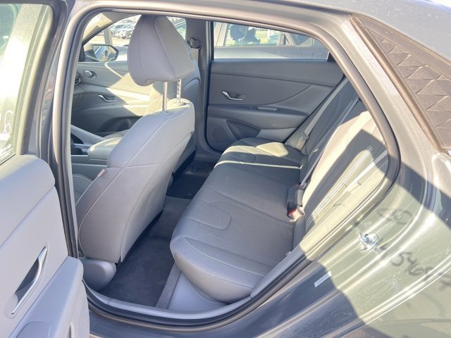 Used 2025 Hyundai Elantra SEL image 13