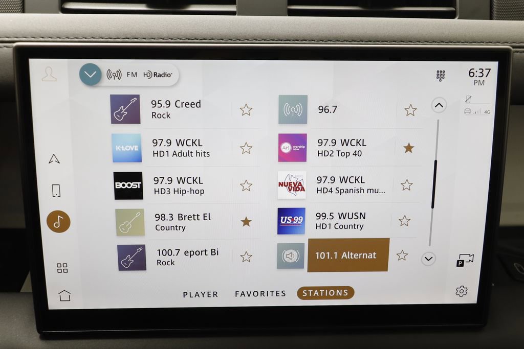 Used 2025 Land Rover Defender 110 S image 9