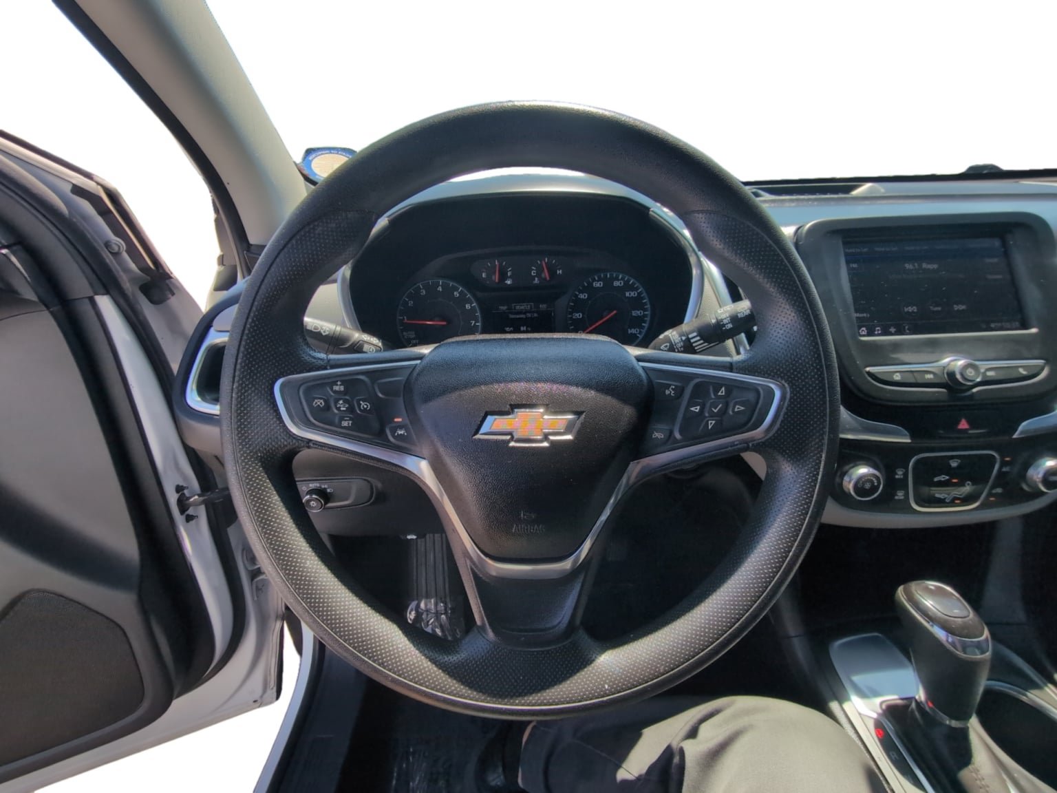 Used 2020 Chevrolet Equinox LS w/ LS Convenience Package FWD image 13