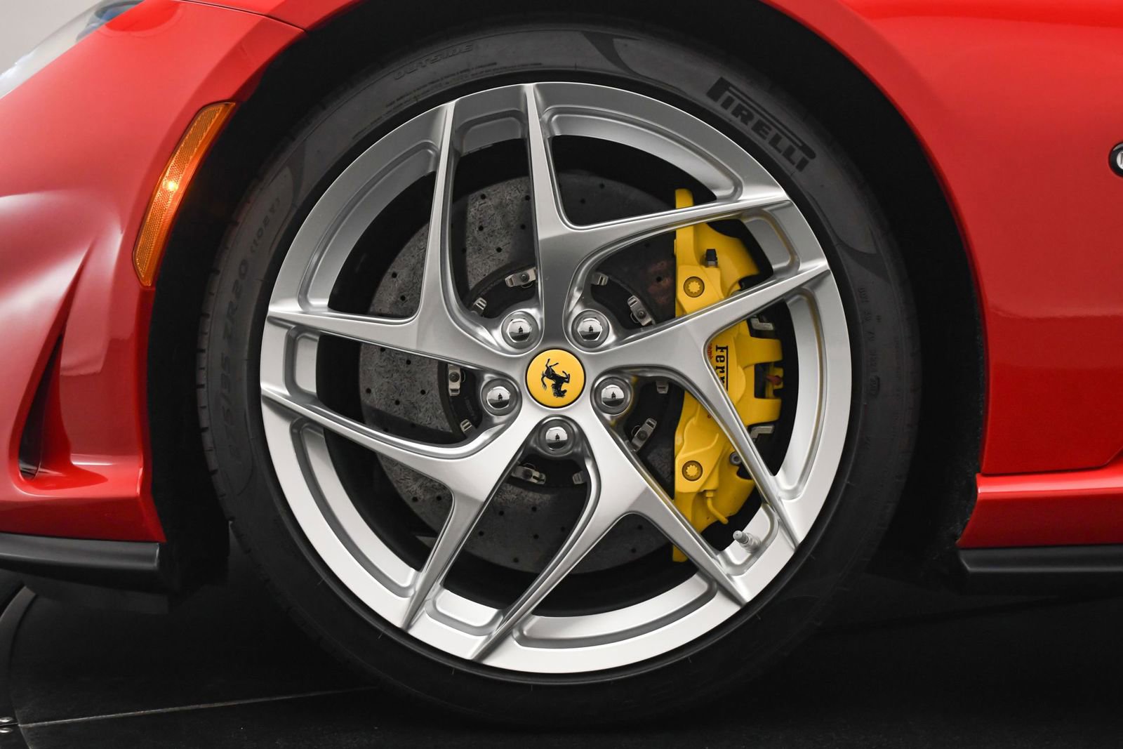 Used 2018 Ferrari 812 Superfast RWD image 26