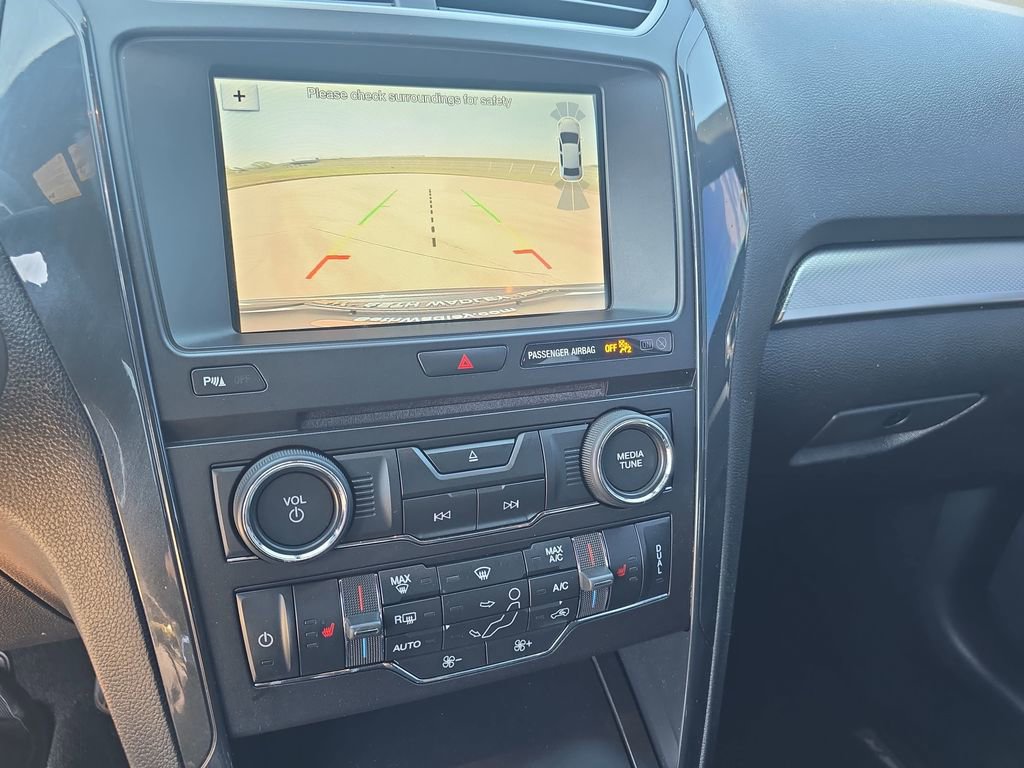 Used 2018 Ford Explorer XLT w/ Equipment Group 202A image 24