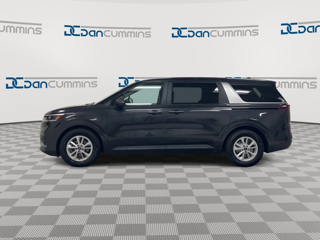 Used 2023 Kia Carnival LX FWD image 5