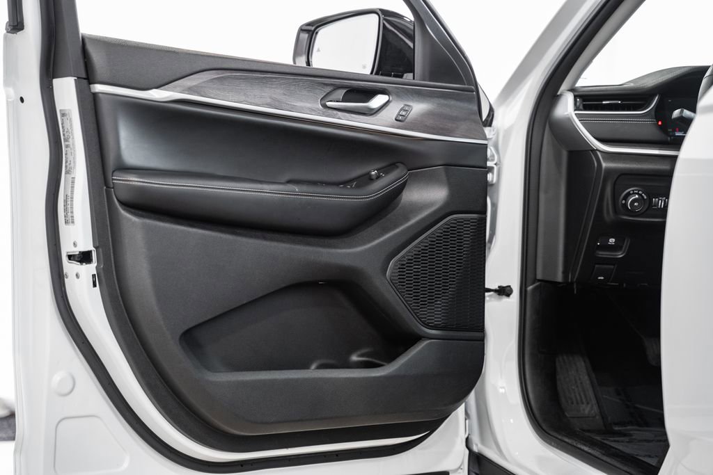 Certified 2024 Jeep Grand Cherokee L Limited w/ Luxury Tech Group II image 41