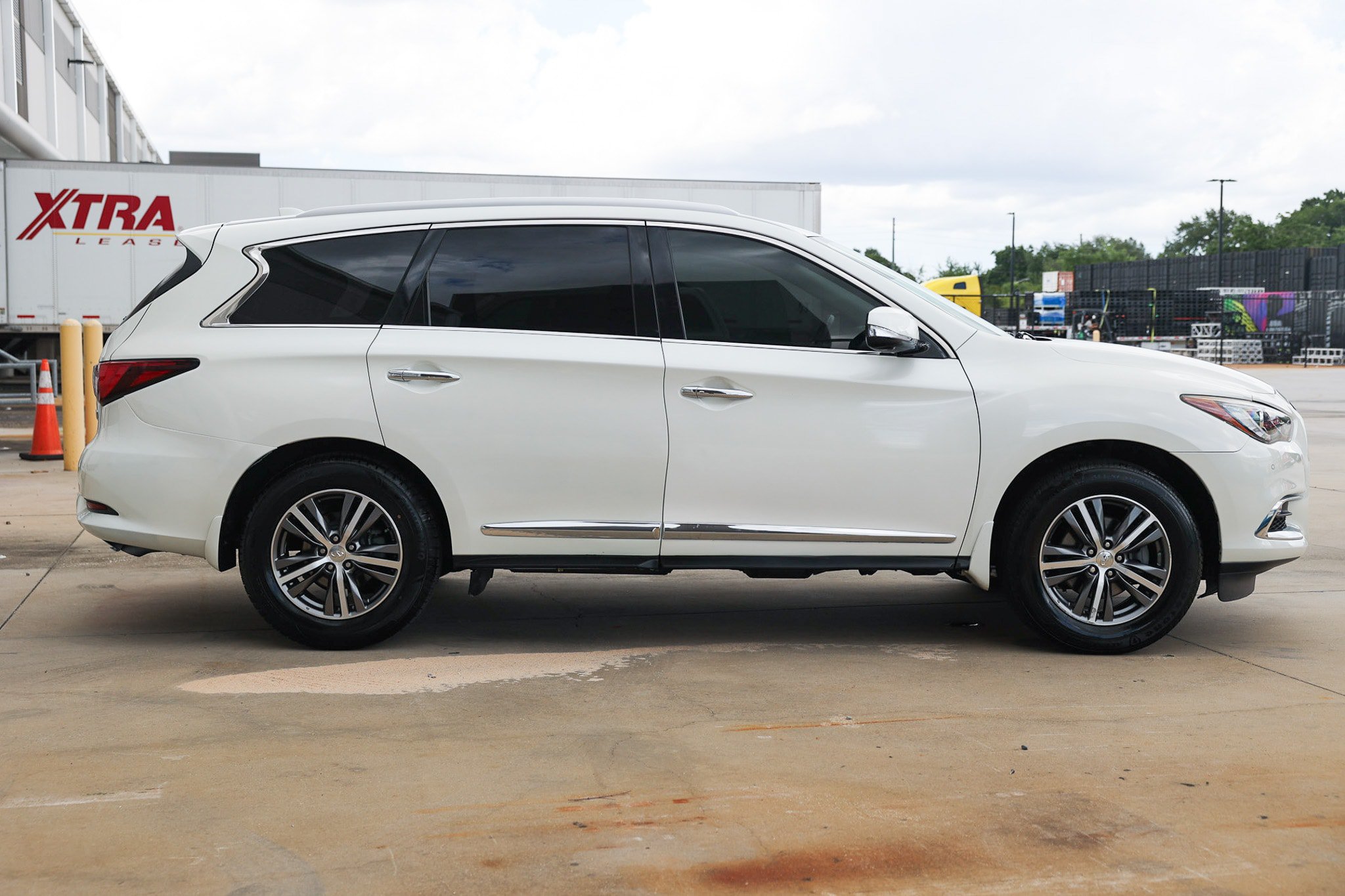 Used 2019 INFINITI QX60 Luxe w/ Essential Package FWD image 17