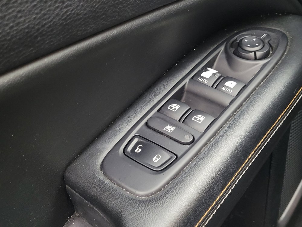 Used 2018 Jeep Compass Latitude w/ Popular Equipment Group FWD image 27
