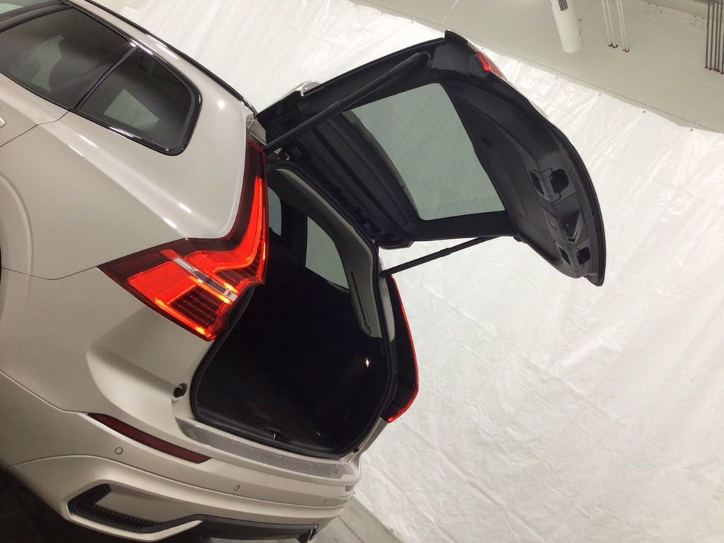 Used 2025 Volvo XC60 B5 Core image 21
