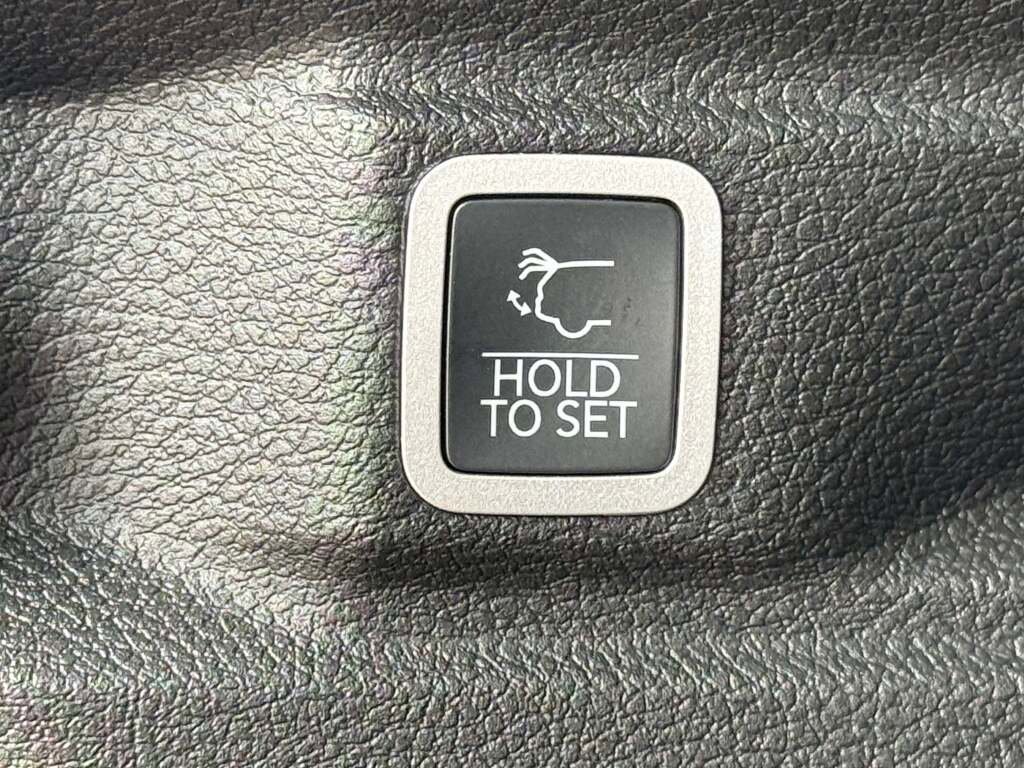 New 2025 Jeep Grand Cherokee L Limited w/ Black Appearance Package image 27