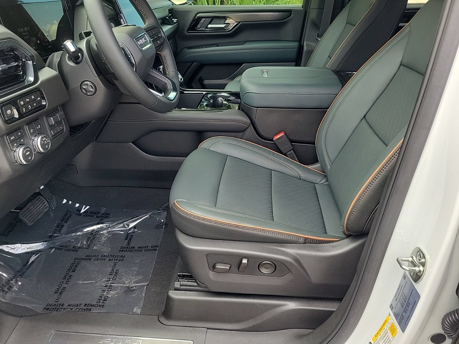 New 2026 GMC Yukon XL AT4 w/ AT4 Premium Plus Package AWD/4WD image 11