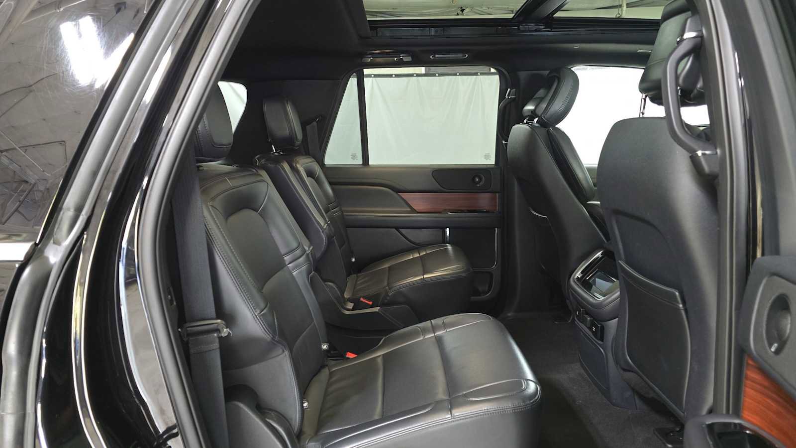 Used 2024 Lincoln Navigator L Premiere image 12