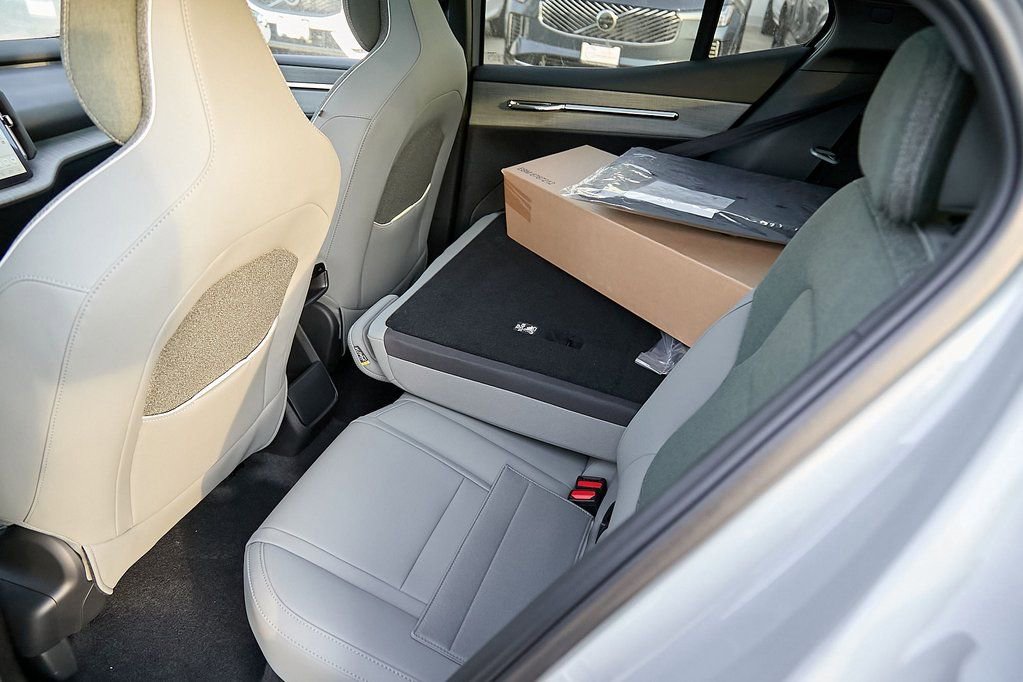 New 2026 Volvo EX30 Cross Country Ultra w/ Protection Package Premier image 21