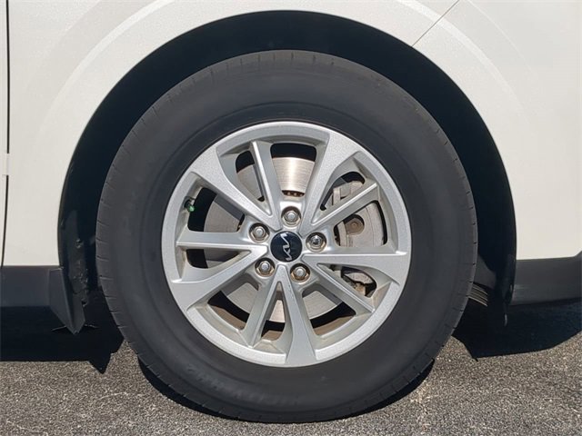 Used 2024 Kia Carnival LX image 11