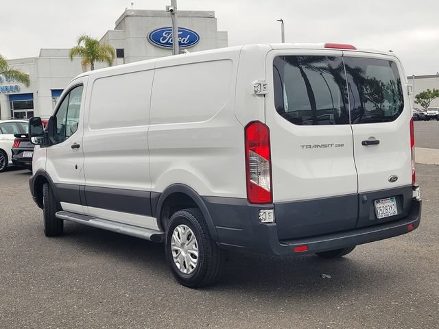 Certified 2018 Ford Transit 250 130 Low Roof w/ Exterior Upgrade Package RWD image 5
