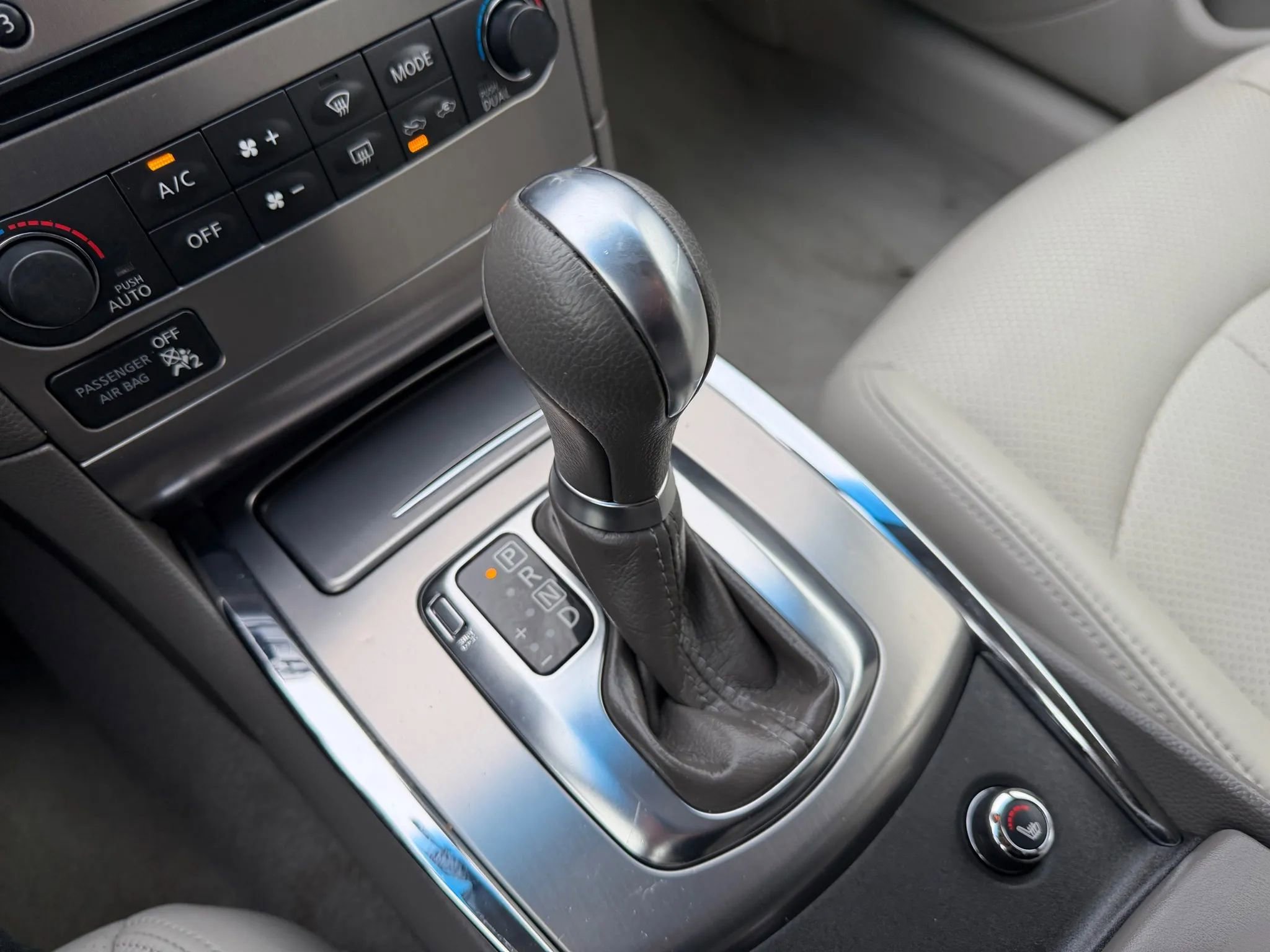 Used 2015 INFINITI Q40 w/ Navigation Package image 18