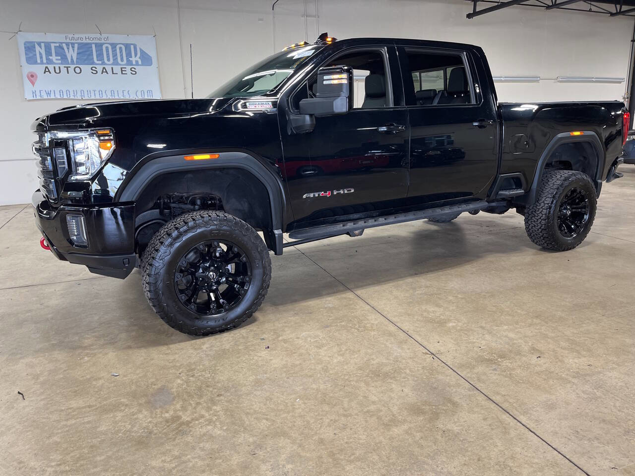 Used 2021 GMC Sierra 2500 AT4 w/ AT4 Premium Plus Package image 1