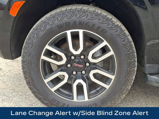 Used 2023 GMC Yukon AT4 image 30