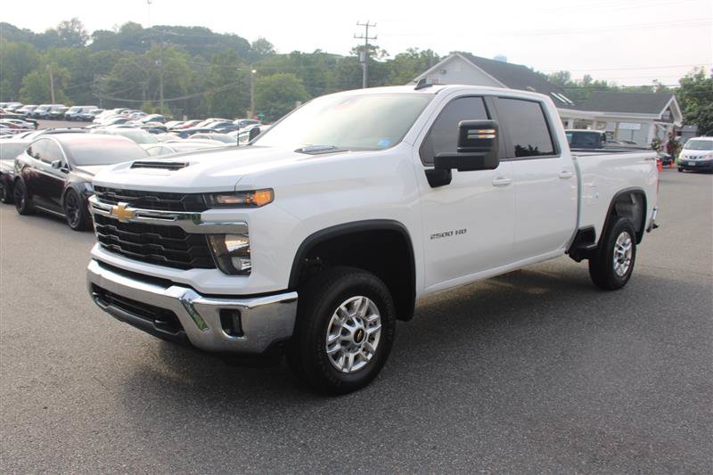 Used 2025 Chevrolet Silverado 2500 LT w/ Convenience Package AWD/4WD image 4