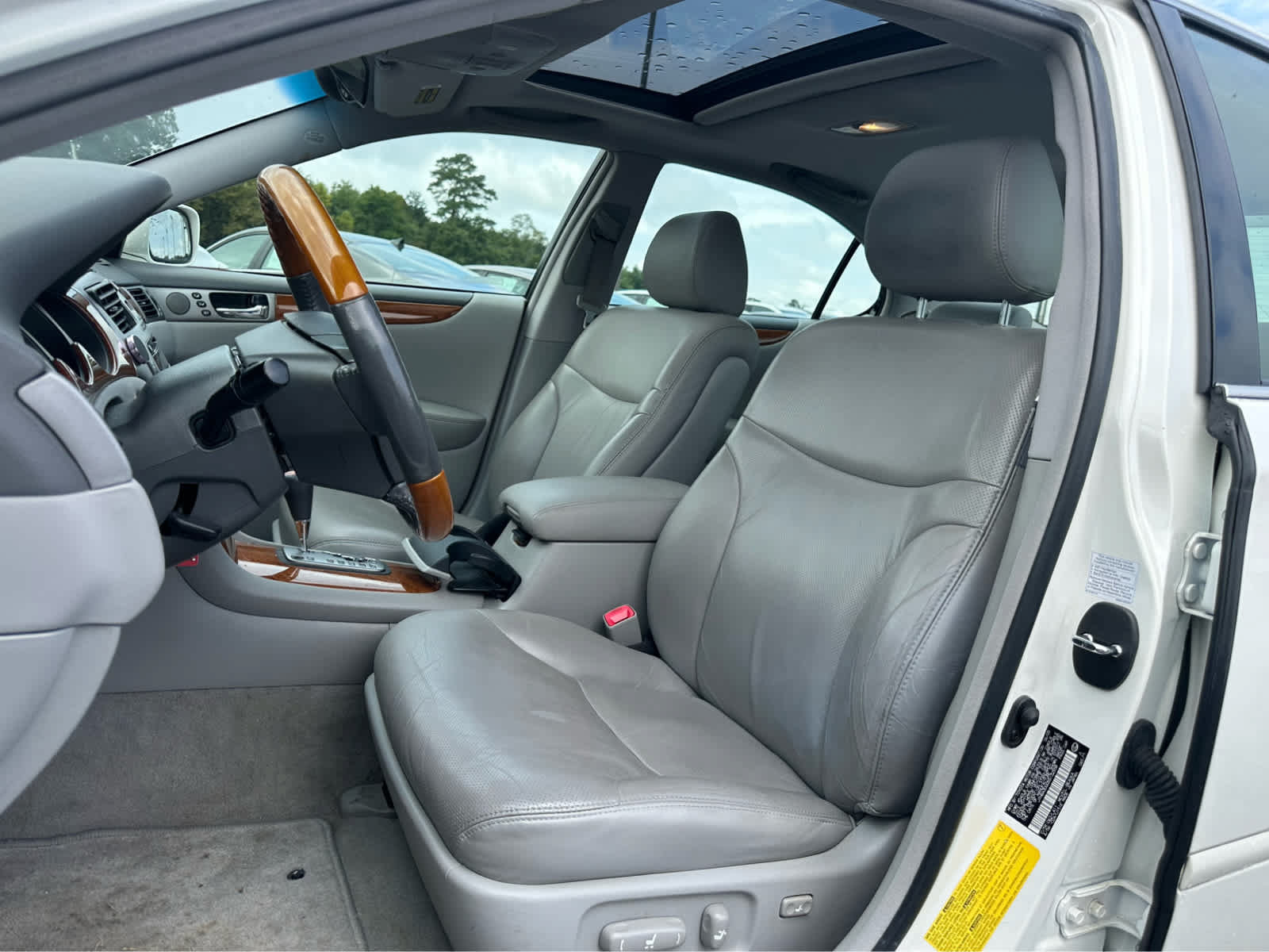 Used 2005 Lexus ES 330 w/ Preferred Accessory Pkg FWD image 12