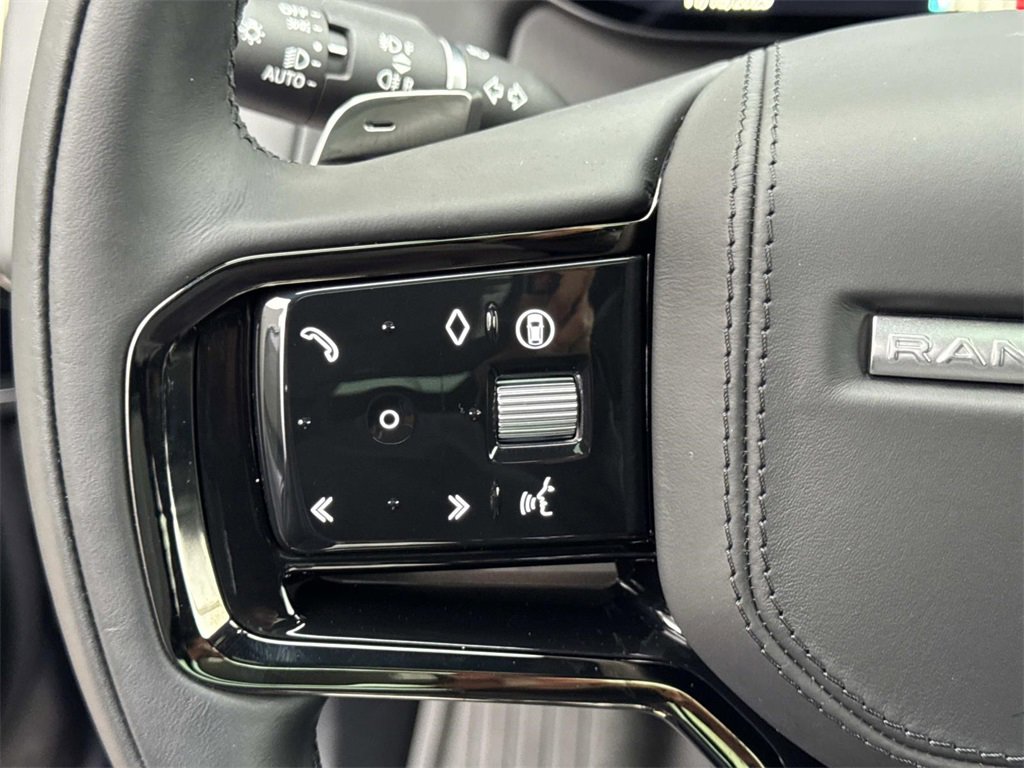 Used 2025 Land Rover Range Rover Sport Dynamic SE image 29