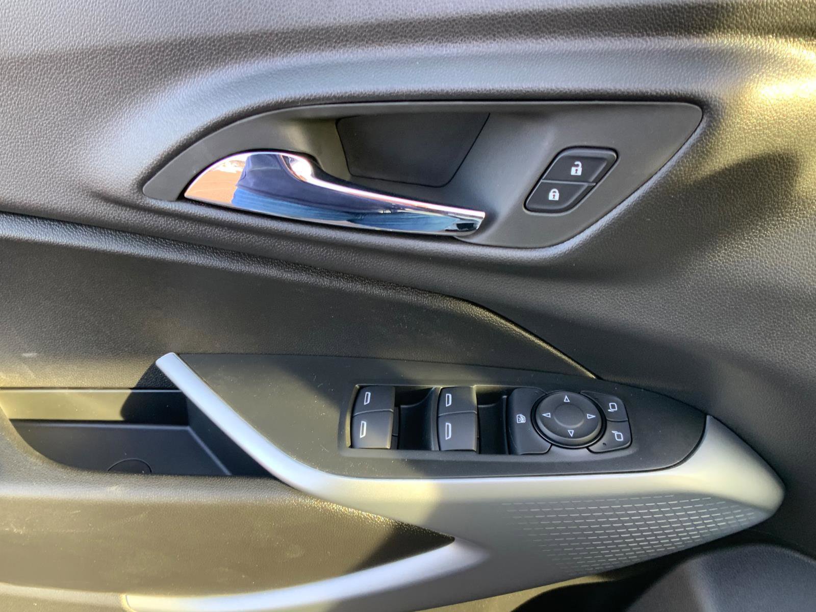 New 2026 Chevrolet Trax RS w/ Sunroof Package image 27