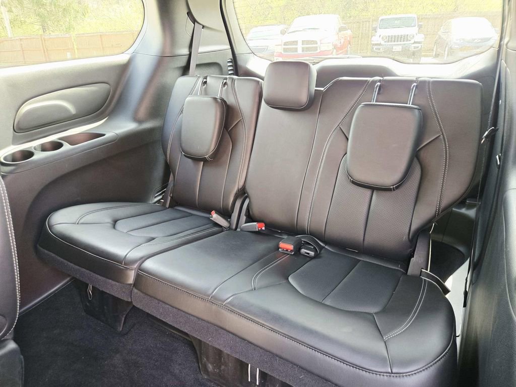 Used 2026 Chrysler Voyager LX image 13