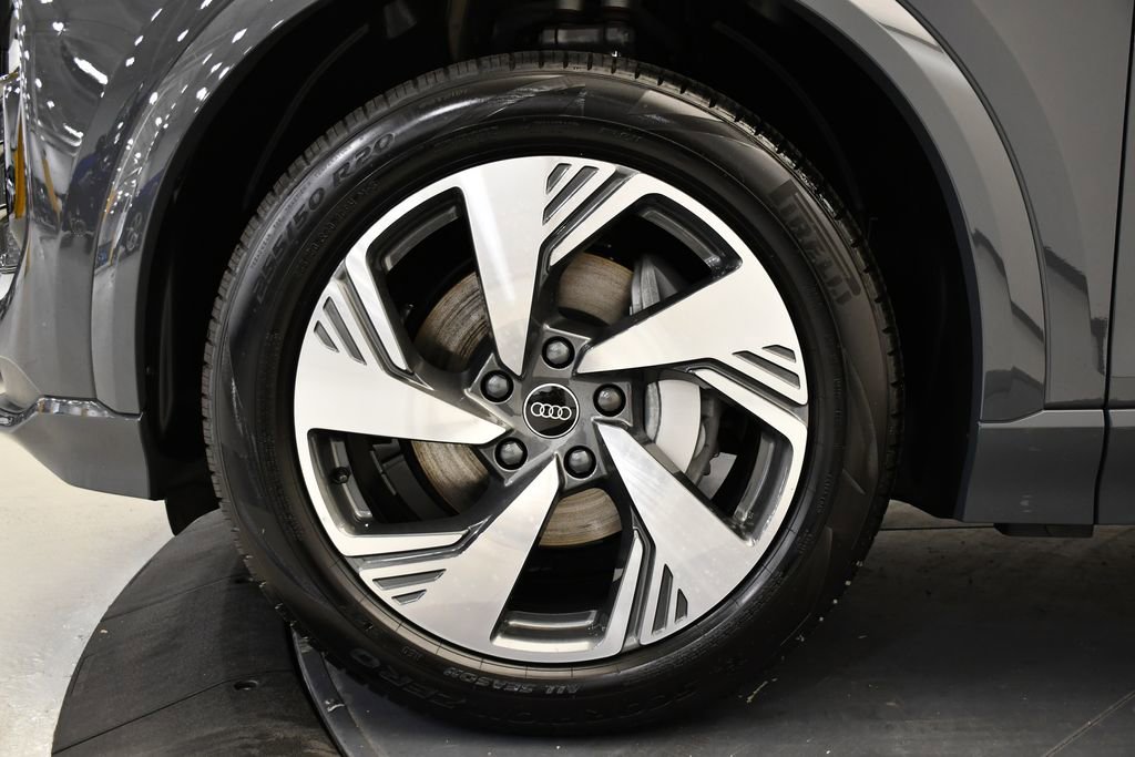 New 2025 Audi Q6 e-tron Premium Plus image 12