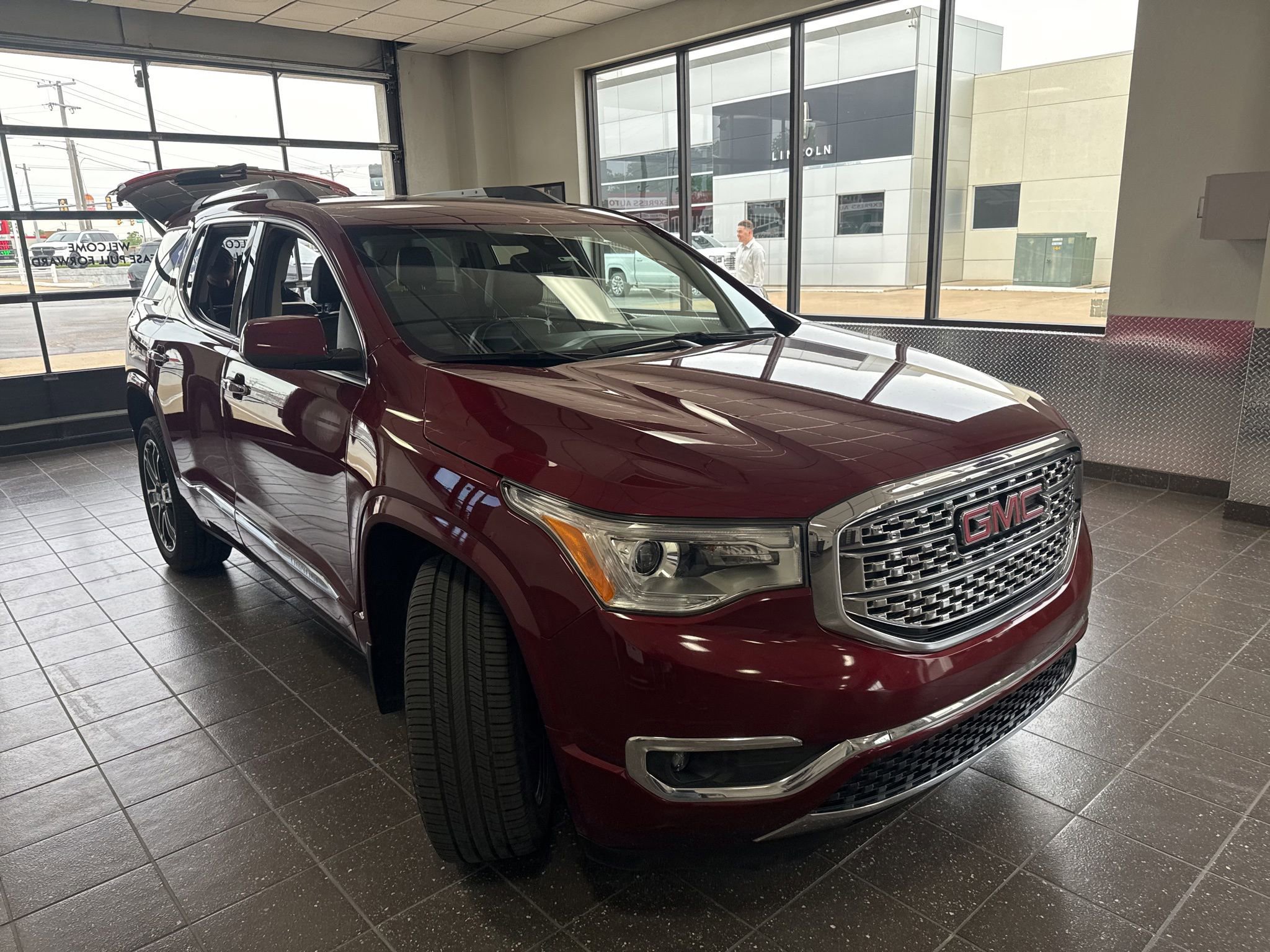 Used 2018 GMC Acadia Denali FWD image 3