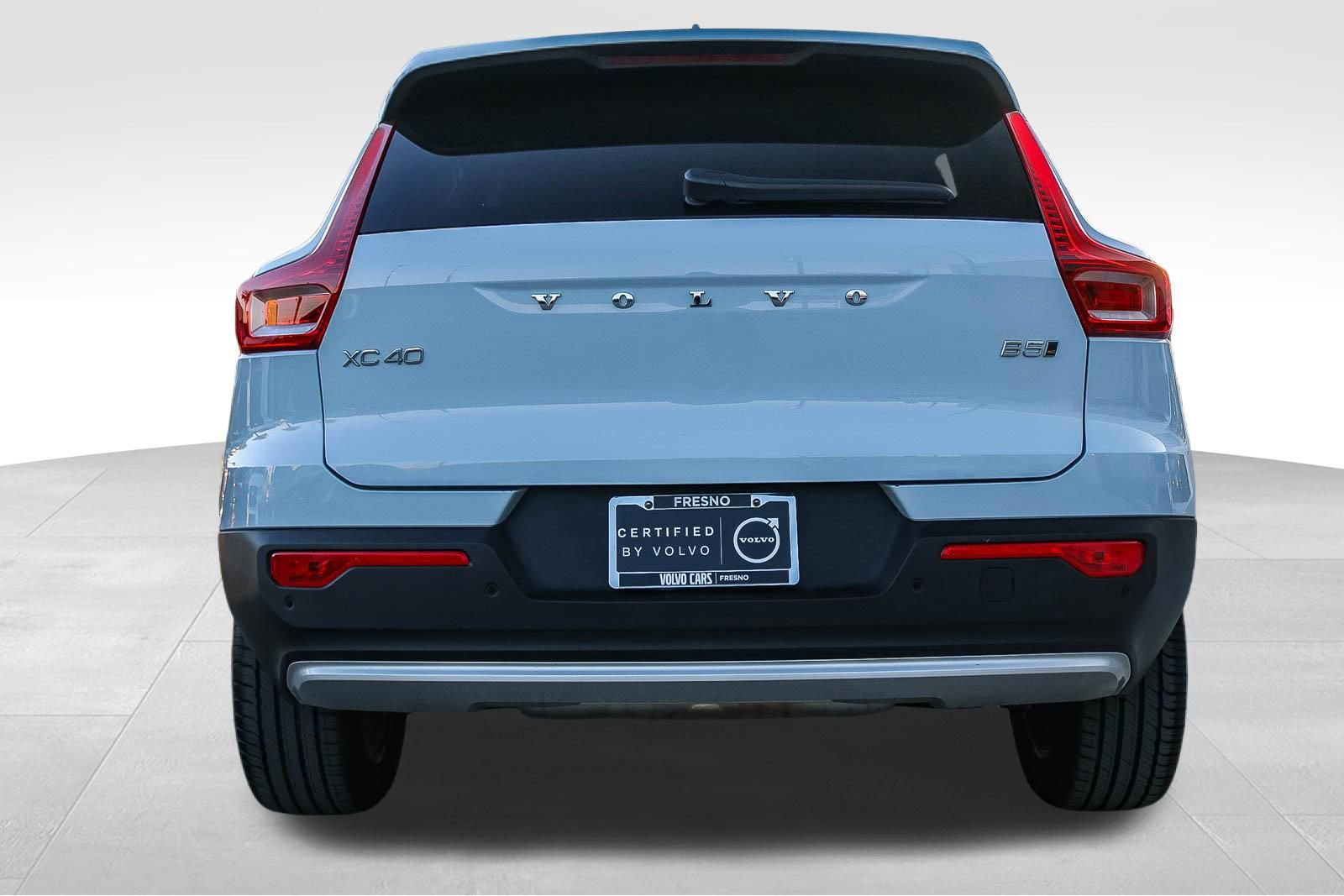 Used 2025 Volvo XC40 B5 Core image 7