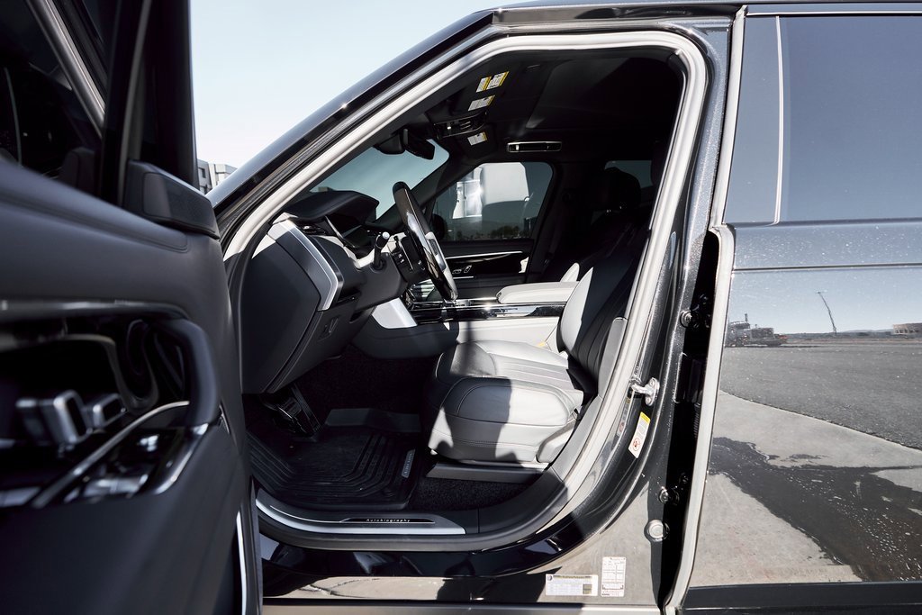 Used 2025 Land Rover Range Rover Long Wheelbase Autobiography image 29