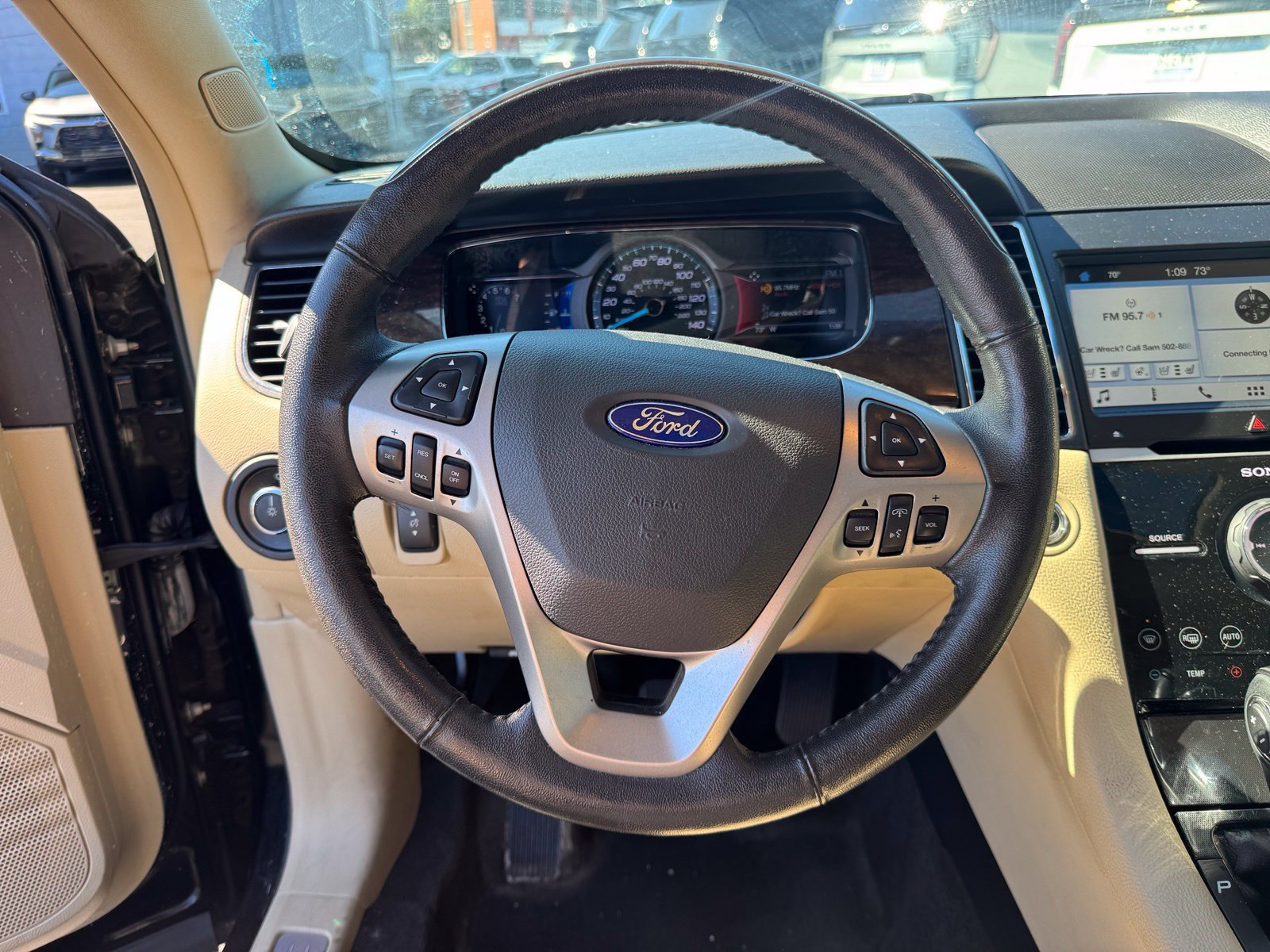 Used 2017 Ford Taurus Limited FWD image 18