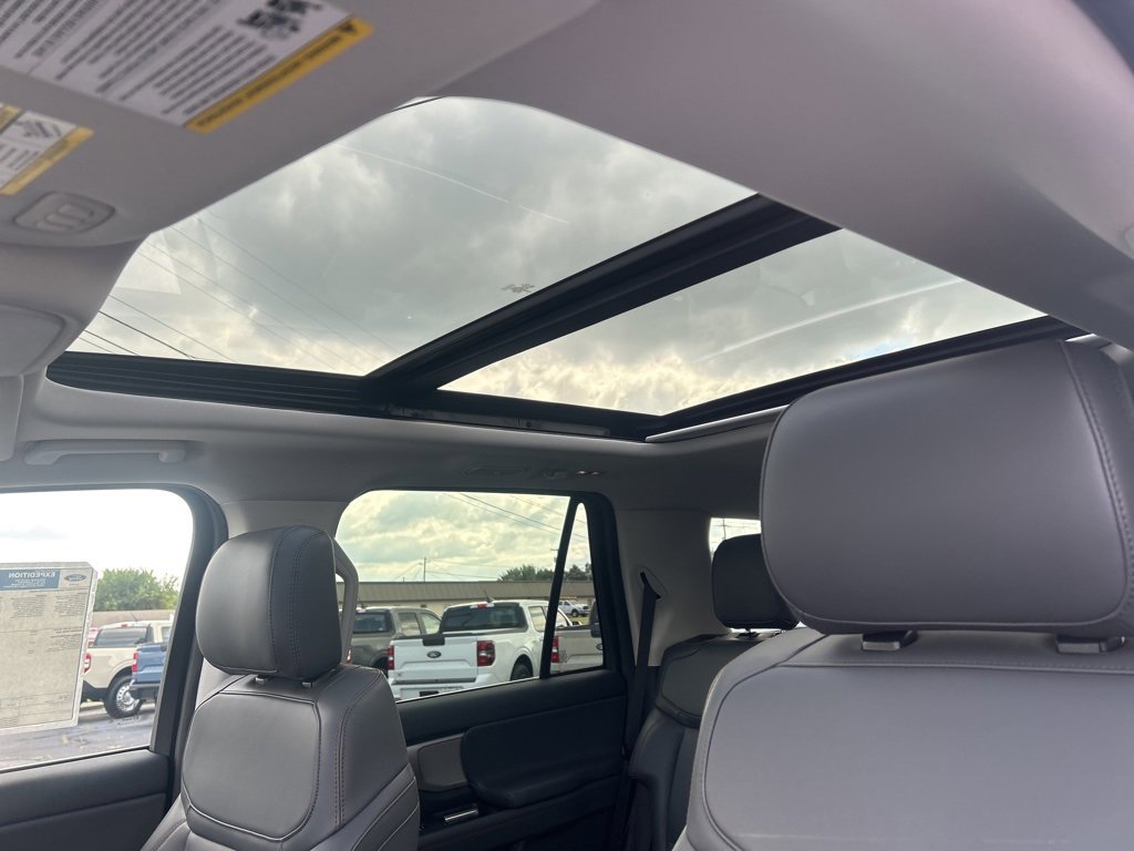 New 2025 Ford Expedition Active image 31