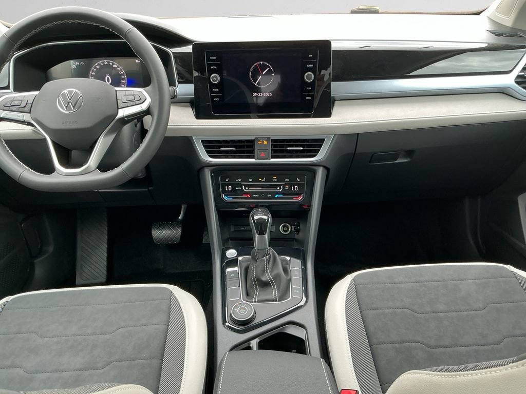 New 2025 Volkswagen Taos SE image 11