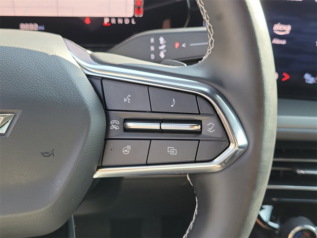 Used 2025 Chevrolet Traverse LT image 6