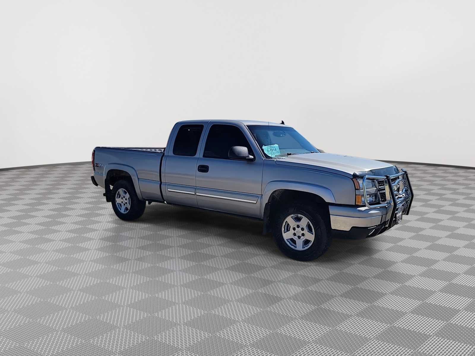 Used 2006 Chevrolet Silverado 1500 LT w/ Onstar Plus Package AWD/4WD image 2