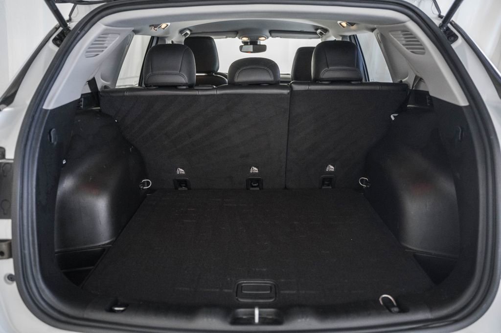 Used 2022 Jeep Compass Limited image 13