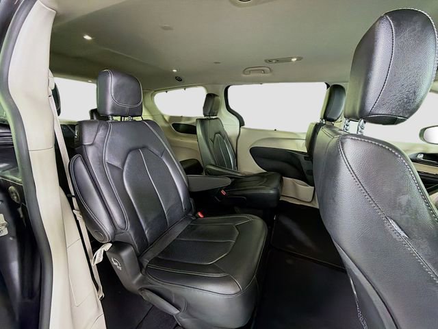 Used 2022 Chrysler Pacifica Touring-L image 29
