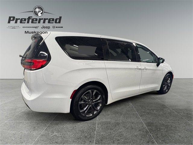New 2026 Chrysler Pacifica Select image 16