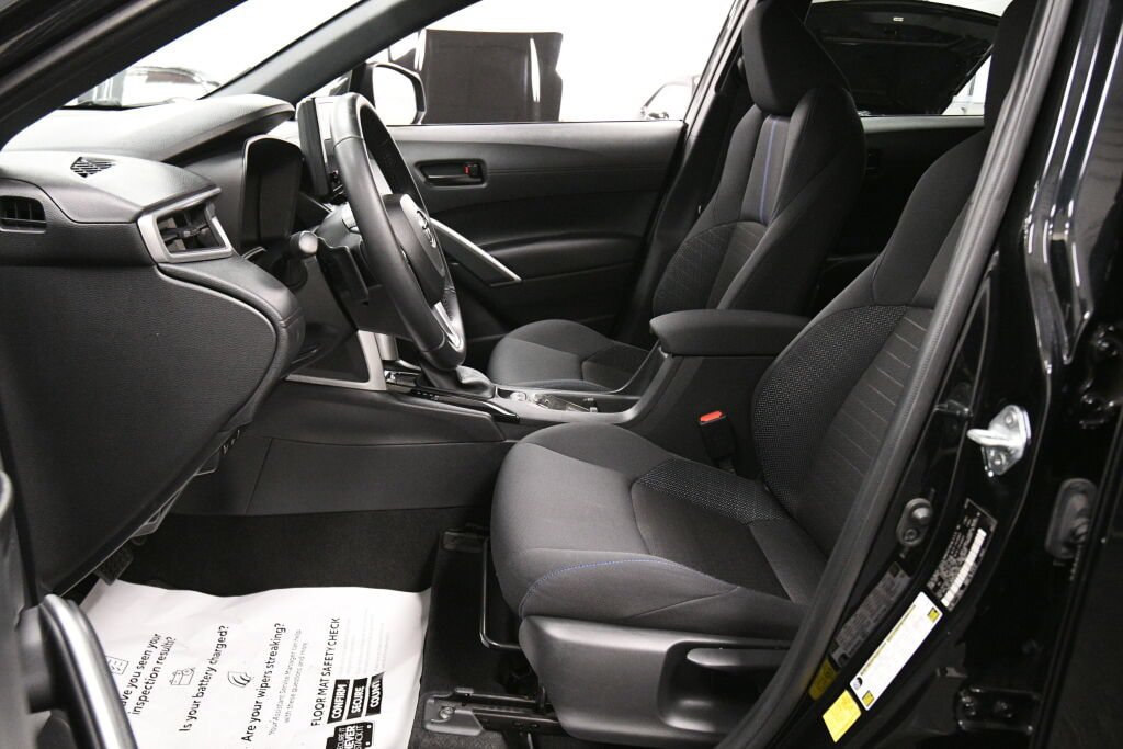 Used 2023 Toyota Corolla Cross AWD Hybrid image 9