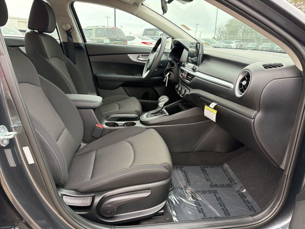 Used 2023 Kia Forte LXS w/ LXS Technology Package image 30