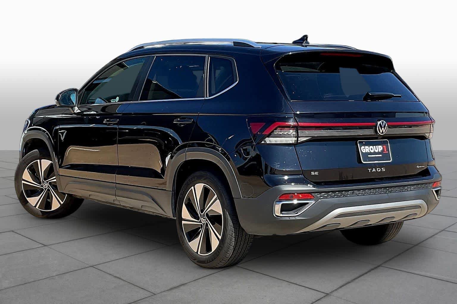 Used 2025 Volkswagen Taos SE AWD/4WD image 13