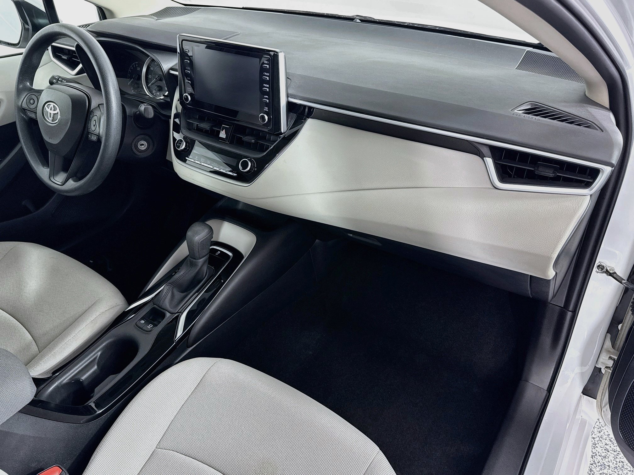 Used 2020 Toyota Corolla LE FWD image 26