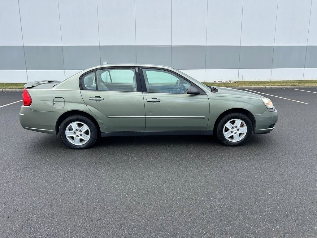 Used 2005 Chevrolet Malibu w/ Preferred Equipment Group image 3